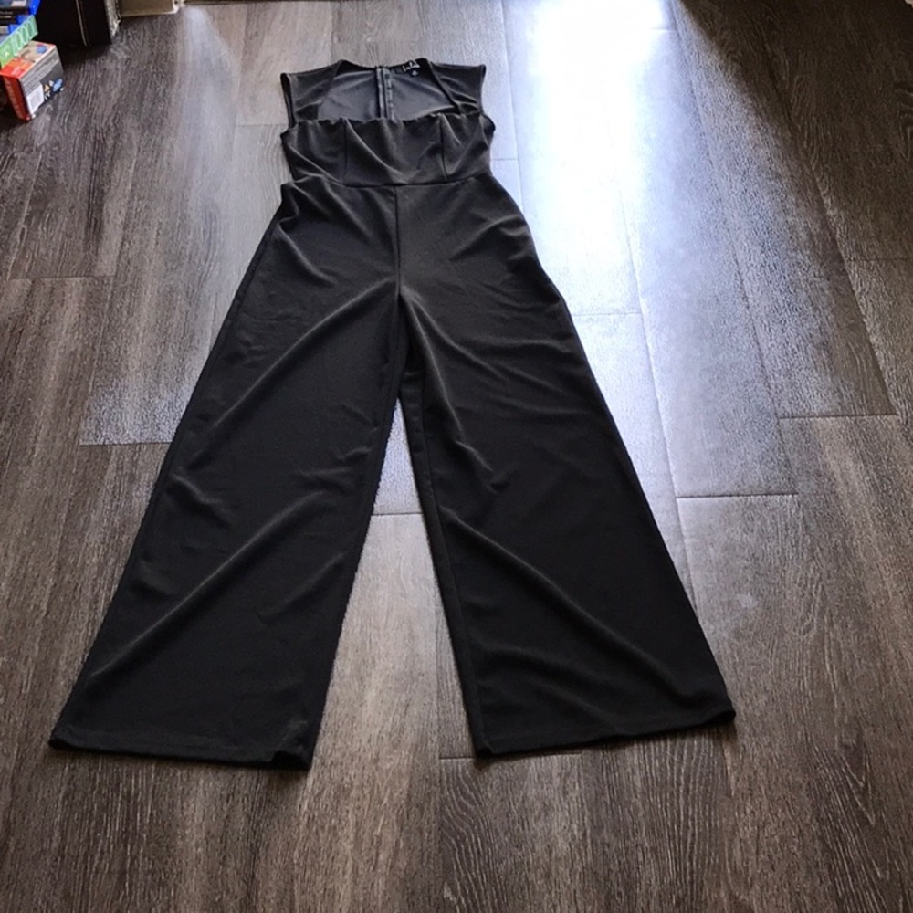 Black sleeveless classic jumpsuit